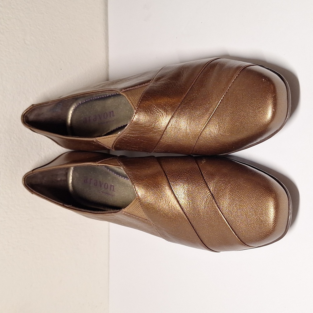 ARAVON METALLIC BROWN / BRONZE TONE SLIP ON HEEL LOAFERS SHOES WOMENS Sz 9